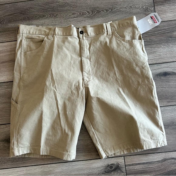 Dickies Men's Tan Shorts Size 44 - Picture 1 of 6
